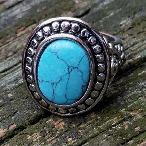 🆕Vintage Silvertone Turquoise Statement Ring